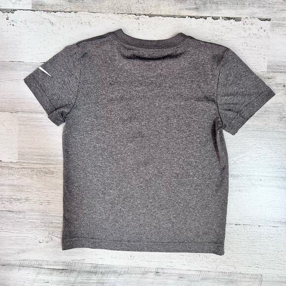 Nike Boys Shirt Size 7 Gray Black Dri-FIT Athletic Tee Large Swoosh Logo Sporty - Picture 2 of 6
